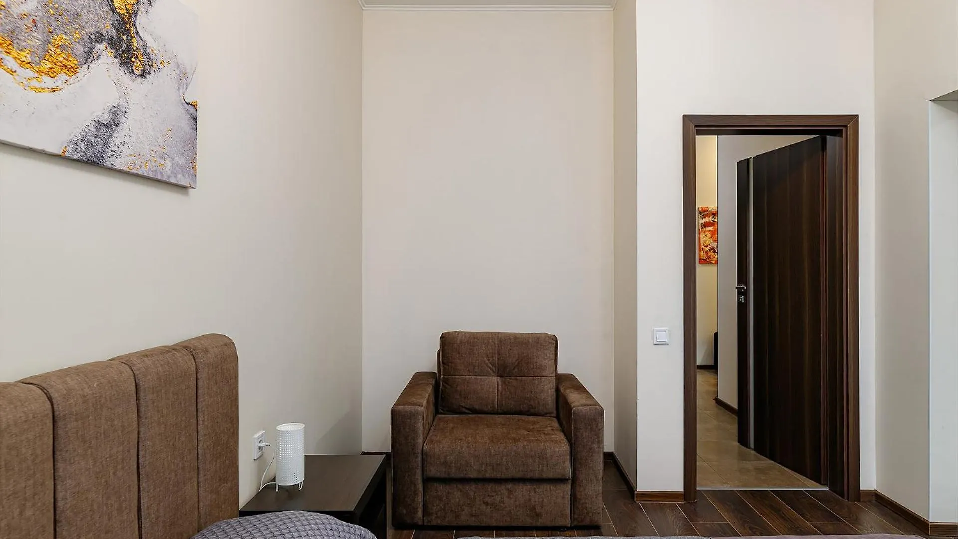 Lights Apartments With Two Bedrooms In The Center Of City 利沃夫 0*,  乌克兰