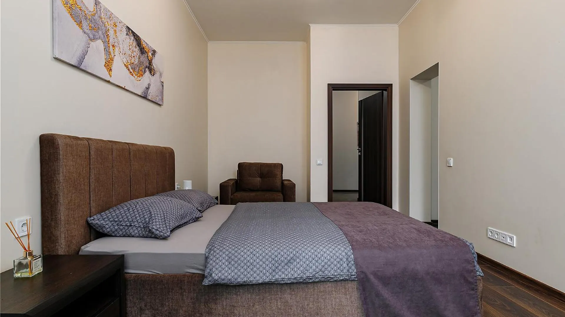 Lights Apartments With Two Bedrooms In The Center Of City 利沃夫